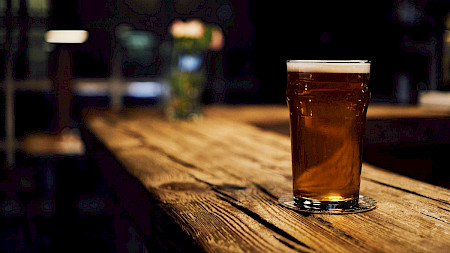 A glass of IPA on a wooden table